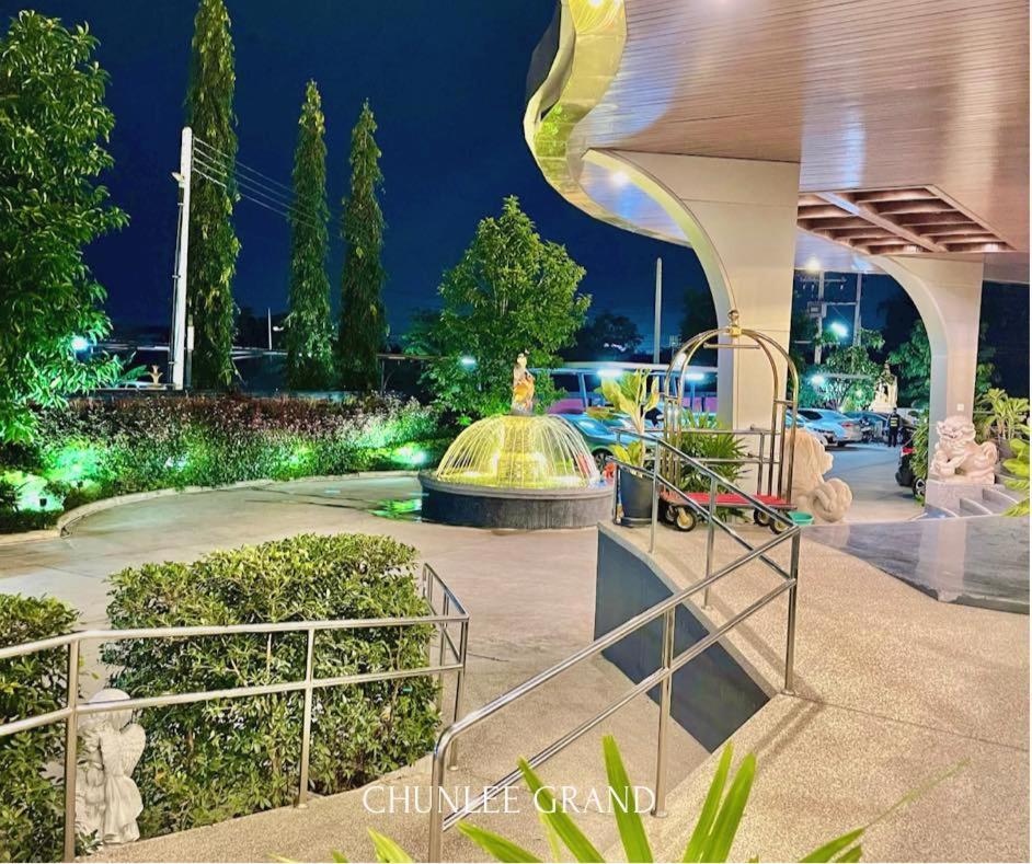 Hotel Chunlee Grand Korat à Nakhon Ratchasima Extérieur photo